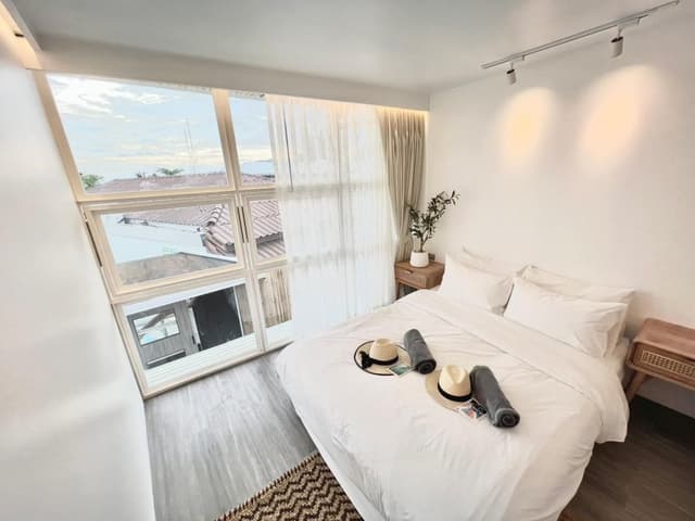 Private Deluxe Double with Single