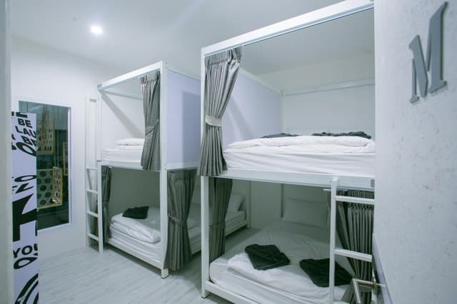 Queen With Bunk Beds