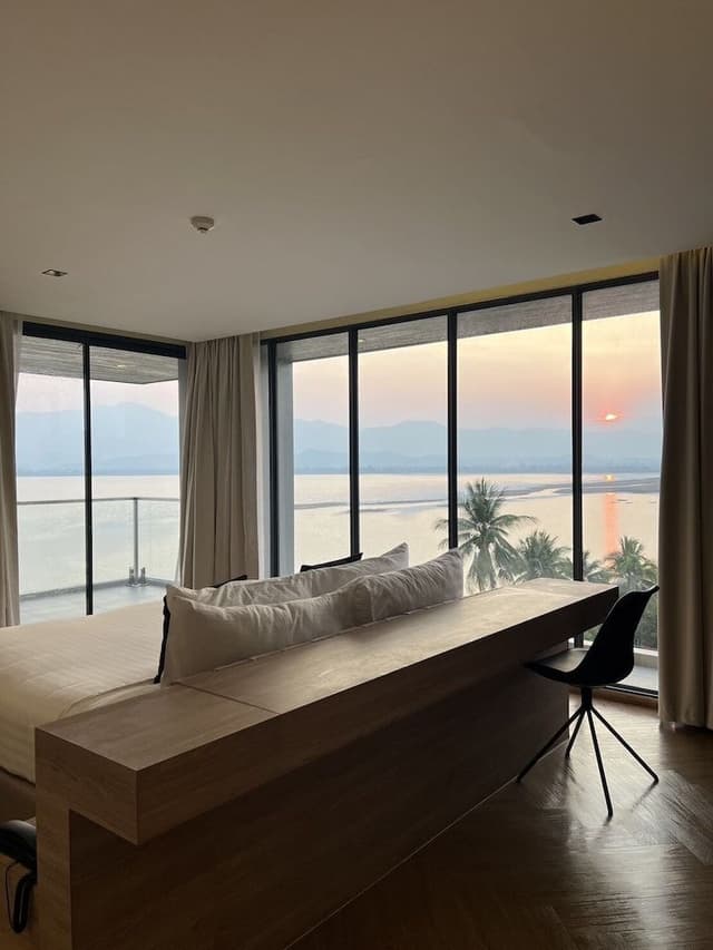 Lake Front Suite