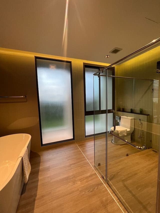 Lake Front Suite