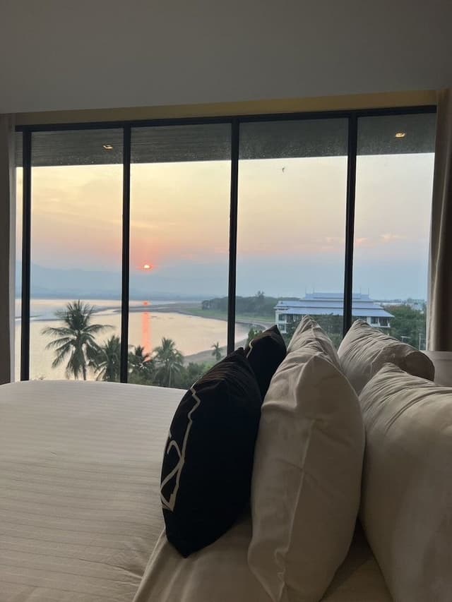 Lake Front Suite