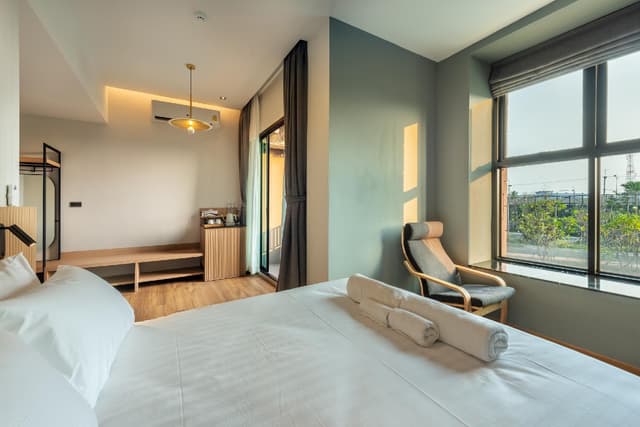 Deluxe Queen Room - Non-Smoking