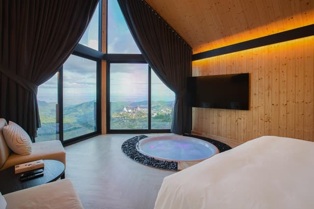 Honeymoon Suite