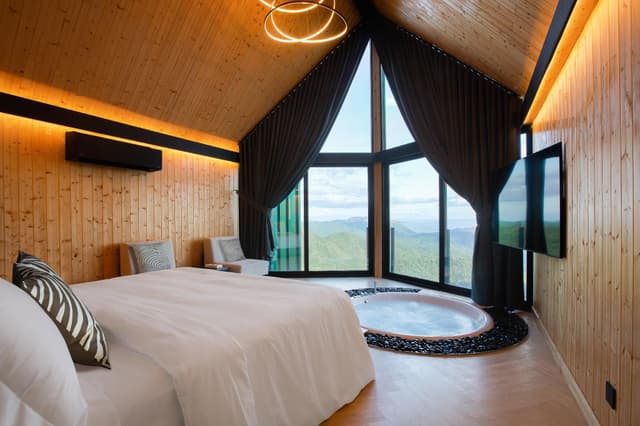 Honeymoon Suite