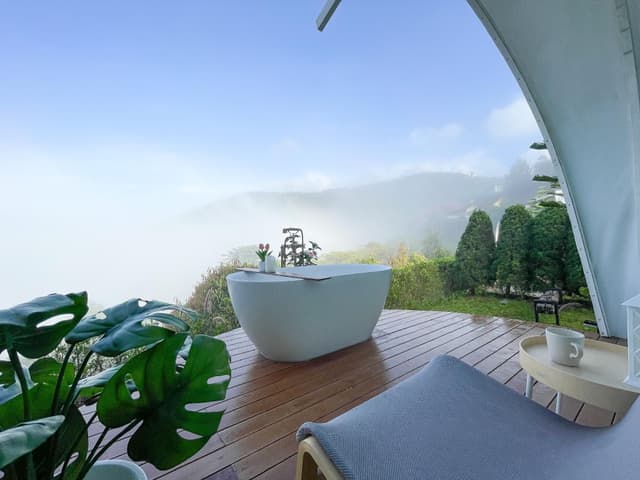Glamping Villa Style Tent with Bathtub