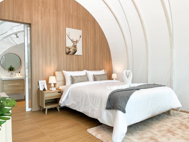 Glamping Villa Style Tent with Bathtub