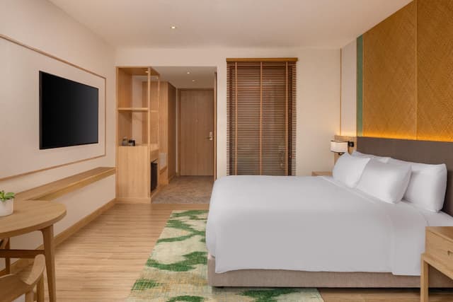 Superior Pool Access King Room