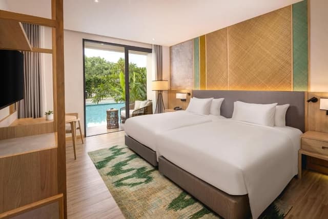 Superior Twin Room with Pool Access