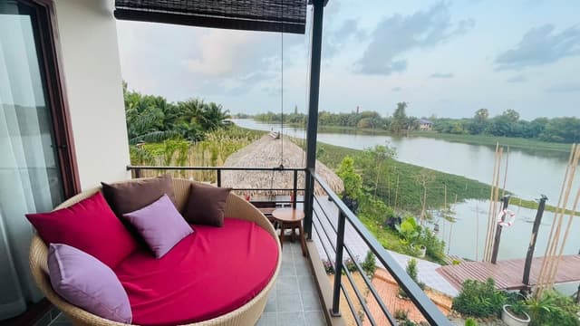 Deluxe River View