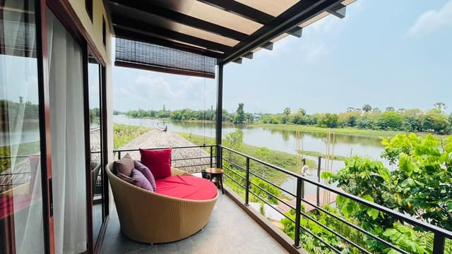 Deluxe River View
