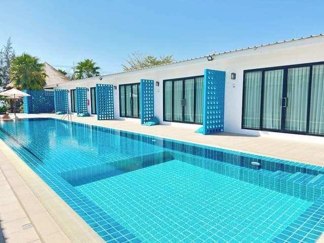 Deluxe Pool Access (2 Persons)
