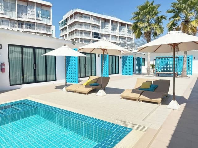 Deluxe Pool Access (2 Persons)