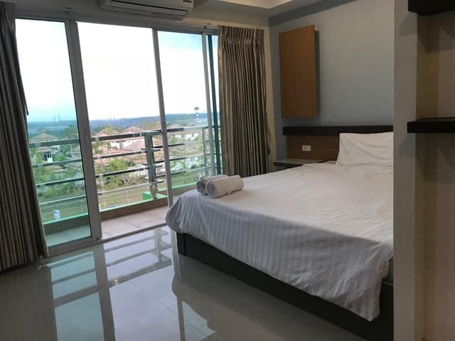 Standard 1 King Bed