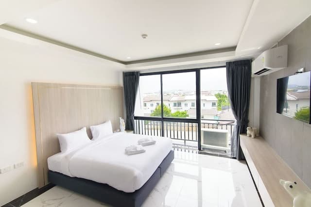 Deluxe Double Room, City View