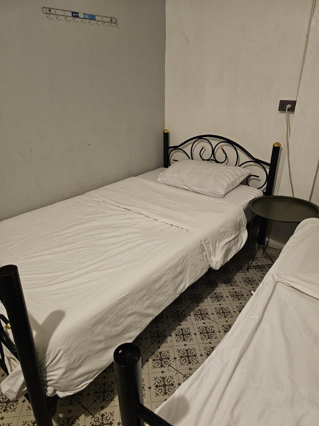 Private Twin Bed Room