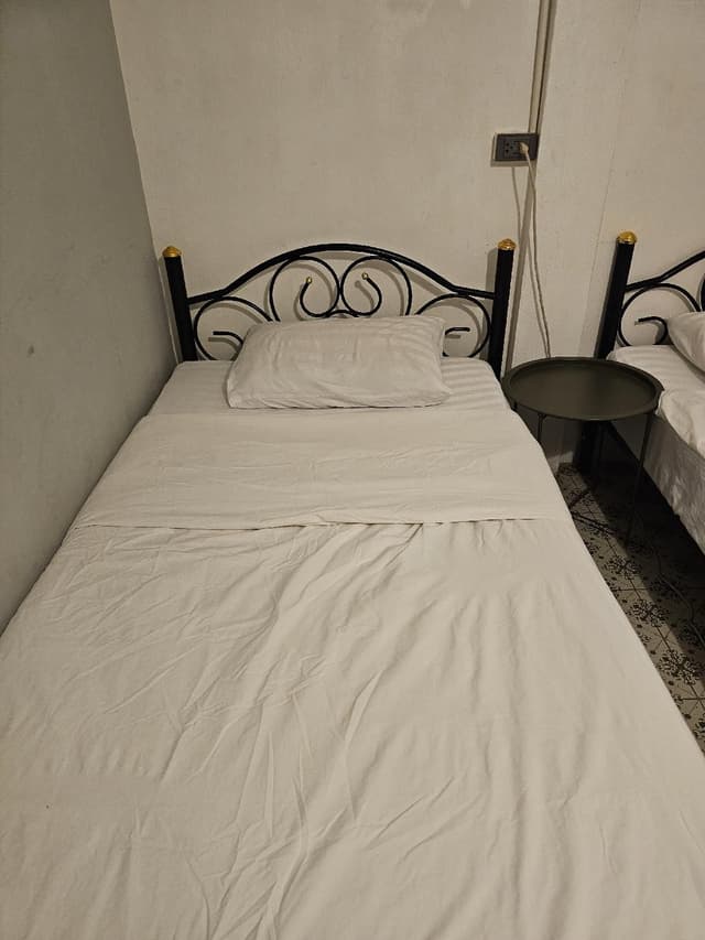 Private Twin Bed Room