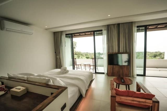 Suite, Sea View