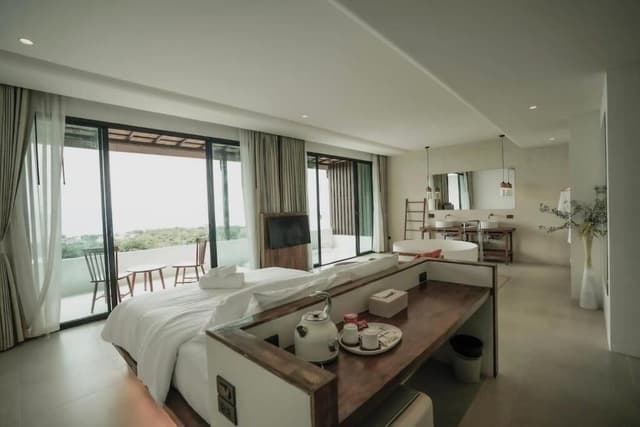 Suite, Sea View