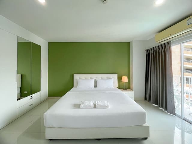 Deluxe Room, Pool View