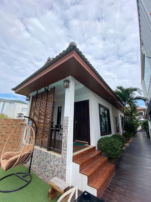 Bungalow with Patio