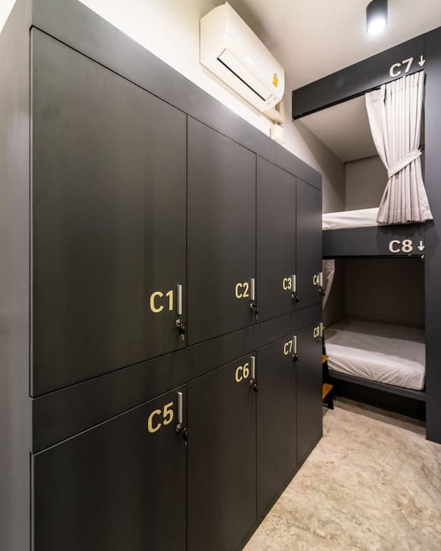 8 Beds Mixed Dormitory Room