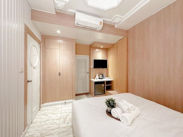 Deluxe Double Room, No Window, Non-Smoking