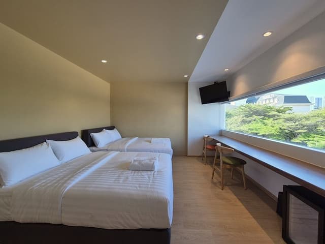 Basic Quadruple Room, Non Smoking, City View