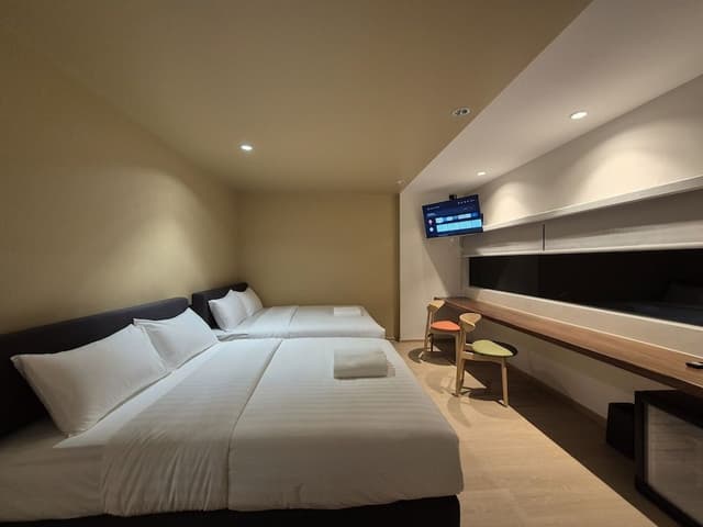 Basic Quadruple Room, Non Smoking, City View