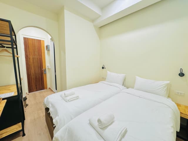 Twin Bed Room