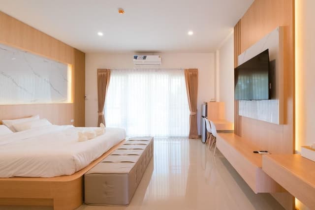 Suite, Balcony