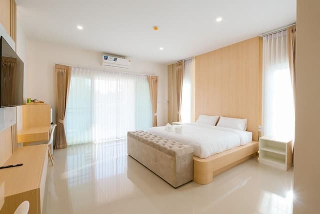 Suite, Balcony