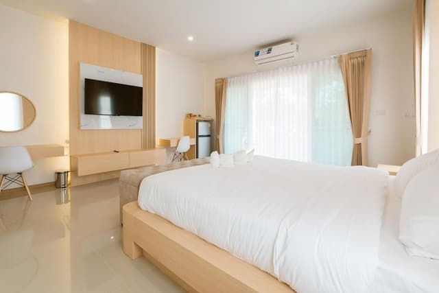 Suite, Balcony