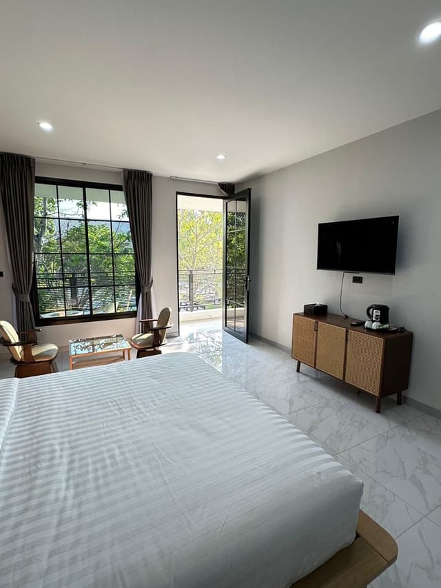 1 King Bed Deluxe, Balcony
