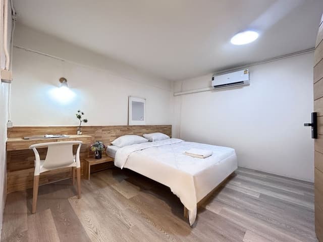Deluxe Studio (No Window)