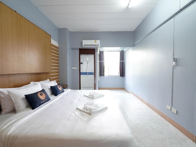 One Bedroom Apartment