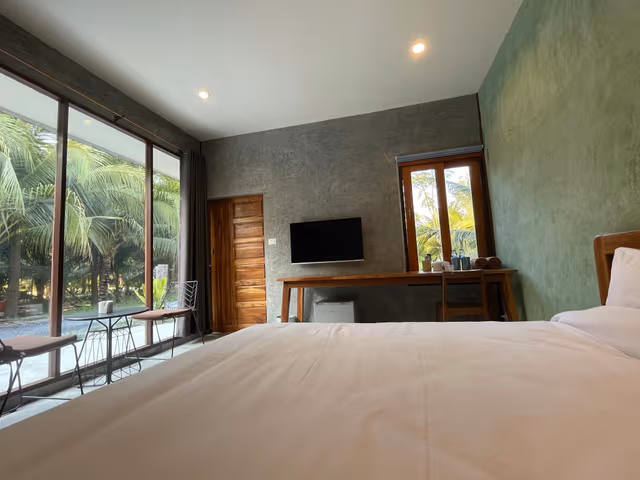 Deluxe Lagoon View Room
