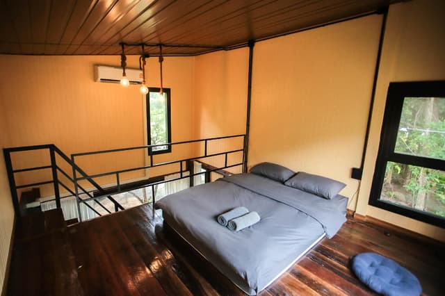 Deluxe Room with Bathtub