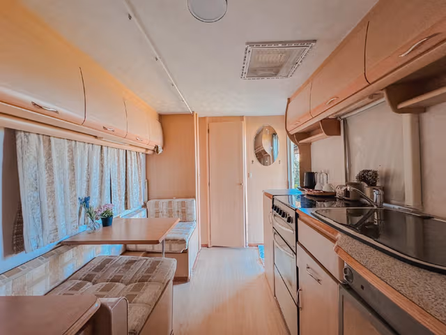 Deluxe Caravan