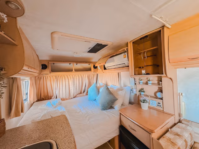 Deluxe Caravan