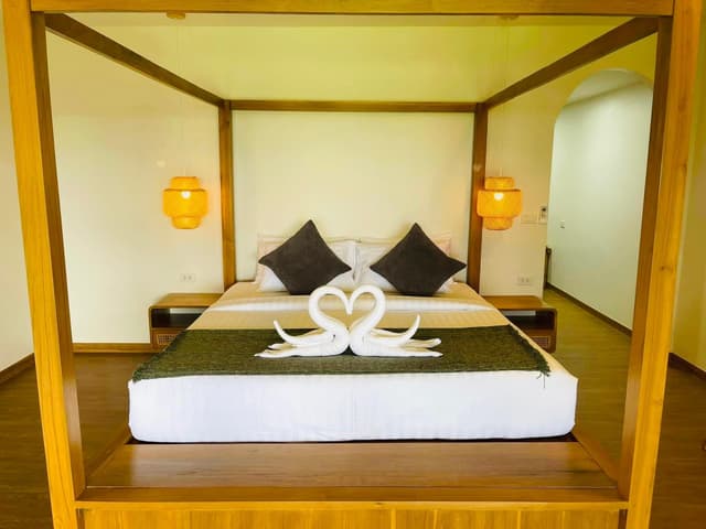 Deluxe Garden View Suite