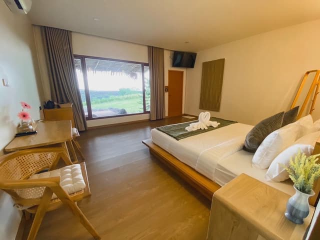 Deluxe Garden View Suite