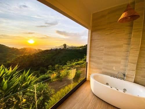 Deluxe Suite with Spa Bath