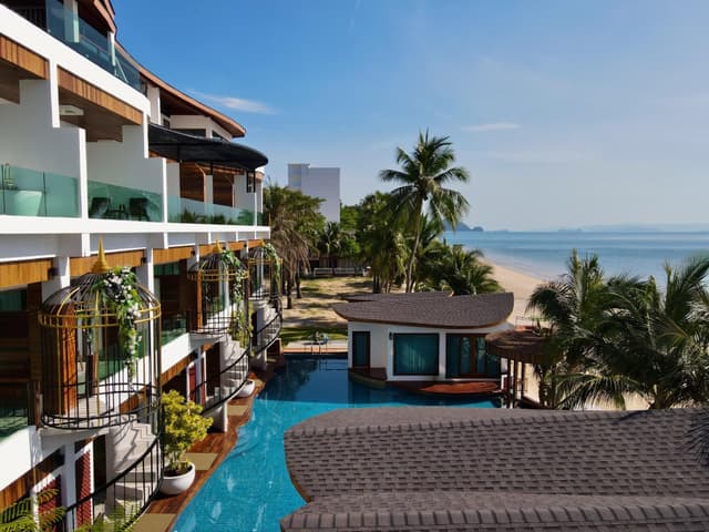 Deluxe Pool Access Room