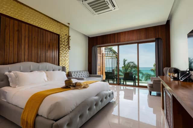 Deluxe Pool Access Room
