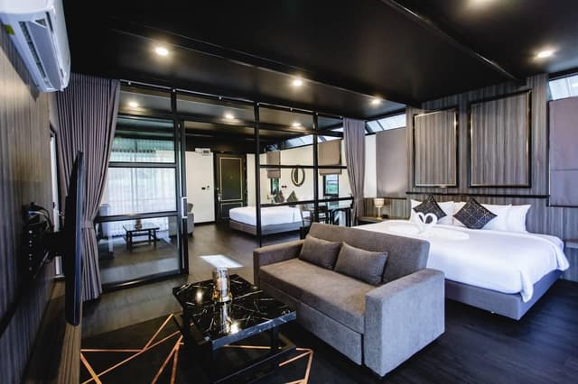 2-Bedroom Room with King Bed and Queen Bed