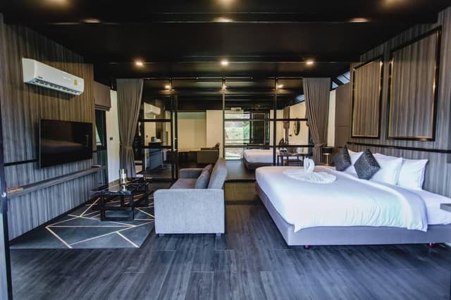 2-Bedroom Room with King Bed and Queen Bed