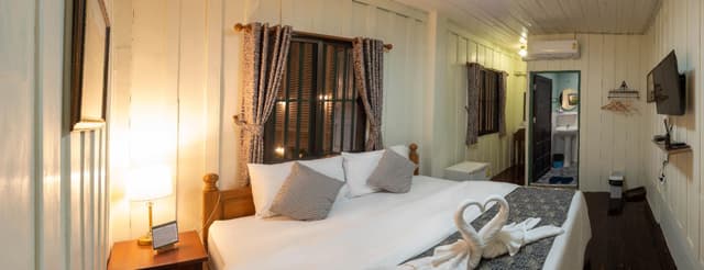 Courtyard King Room