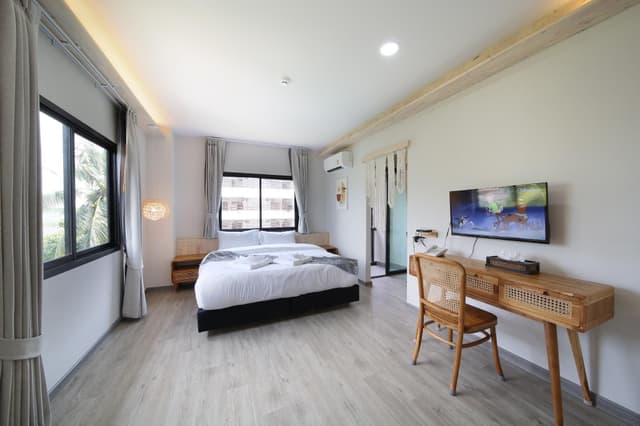 Deluxe Corner Room