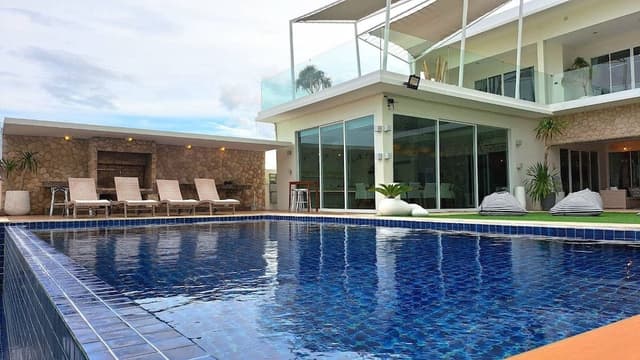 Luxury 7-Bedroom Beachfront Villa