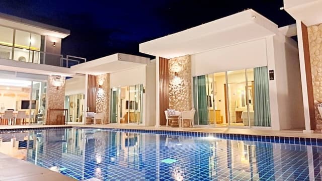 Luxury 6-Bedroom Beach Front Villa